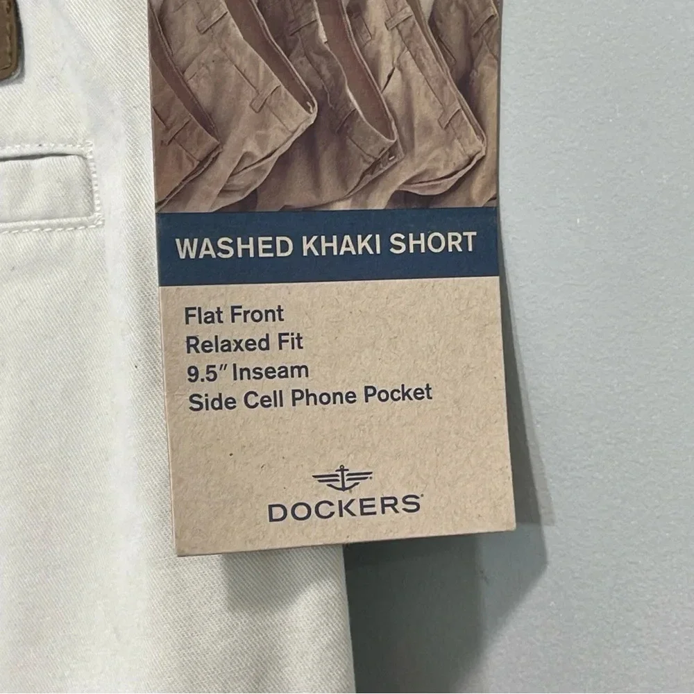 NWT Dockers Flat Front Relax Fit  Kaki Shorts